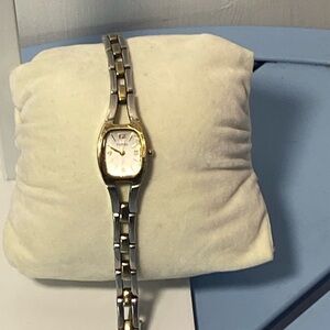 Vintage Fossil f² Women’s Two-Tone Gold Silver Cushion Quartz Watch